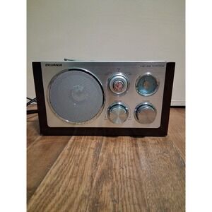 Sylvania AM/FM Classic Style Table Radio Model SRCD3815